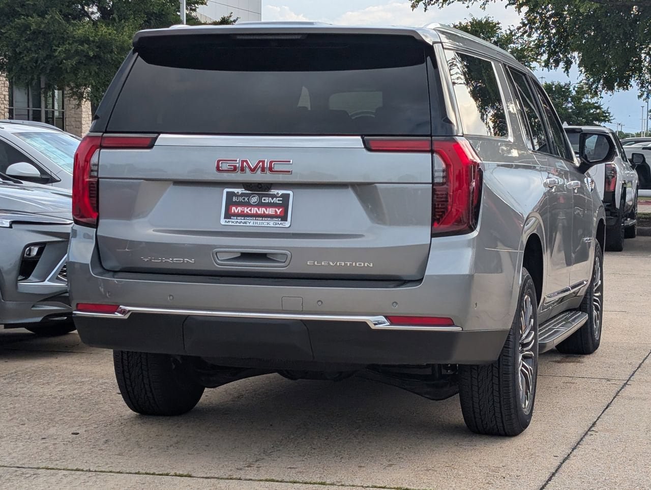 New 2026 GMC Yukon XL Elevation w/ Elevation Premium Package AWD/4WD image 4