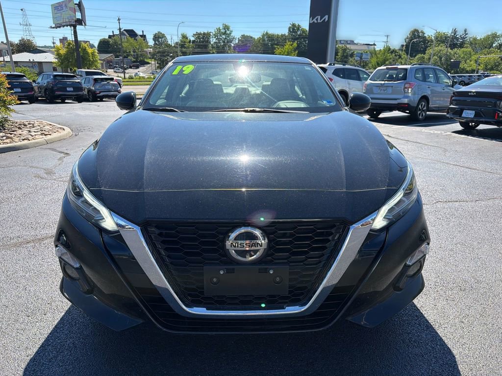 Used 2019 Nissan Altima 2.5 Platinum FWD image 2