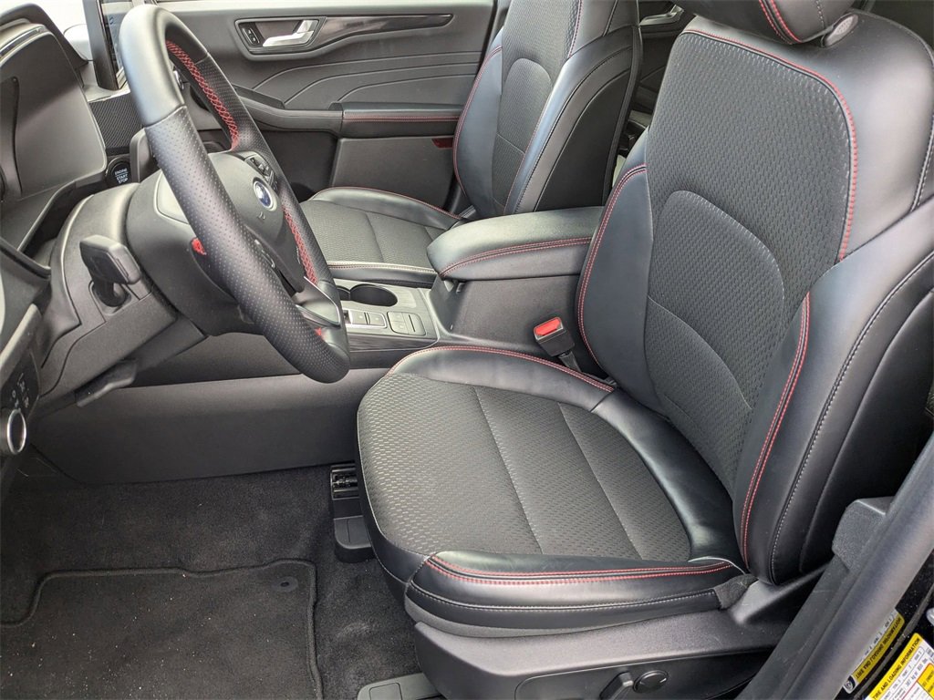 Used 2025 Ford Escape ST-Line image 18