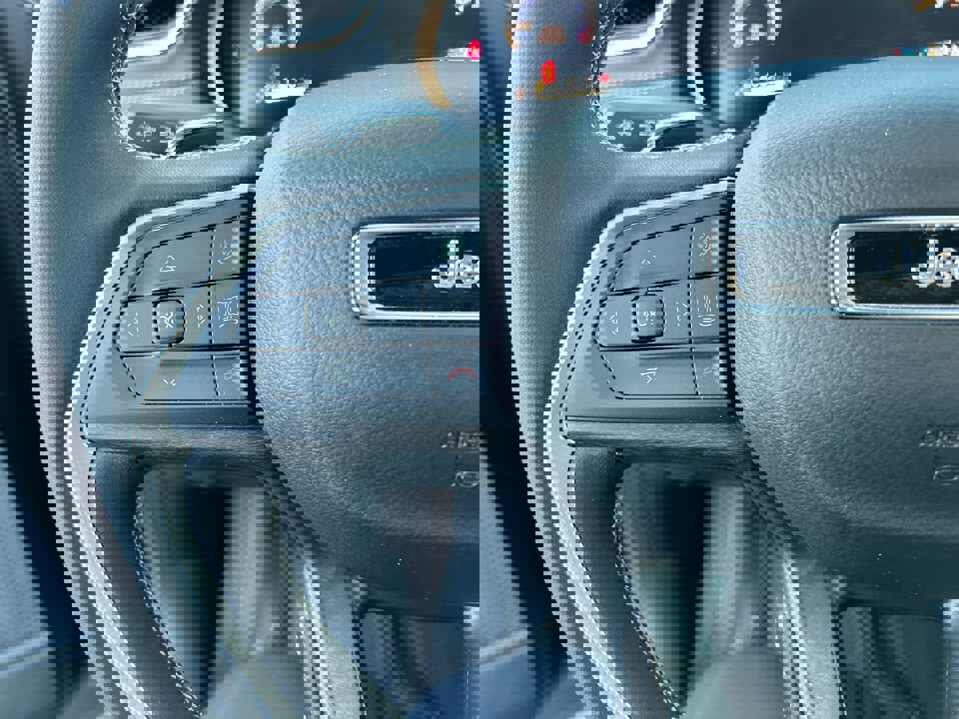 Used 2025 Jeep Grand Cherokee Limited image 20