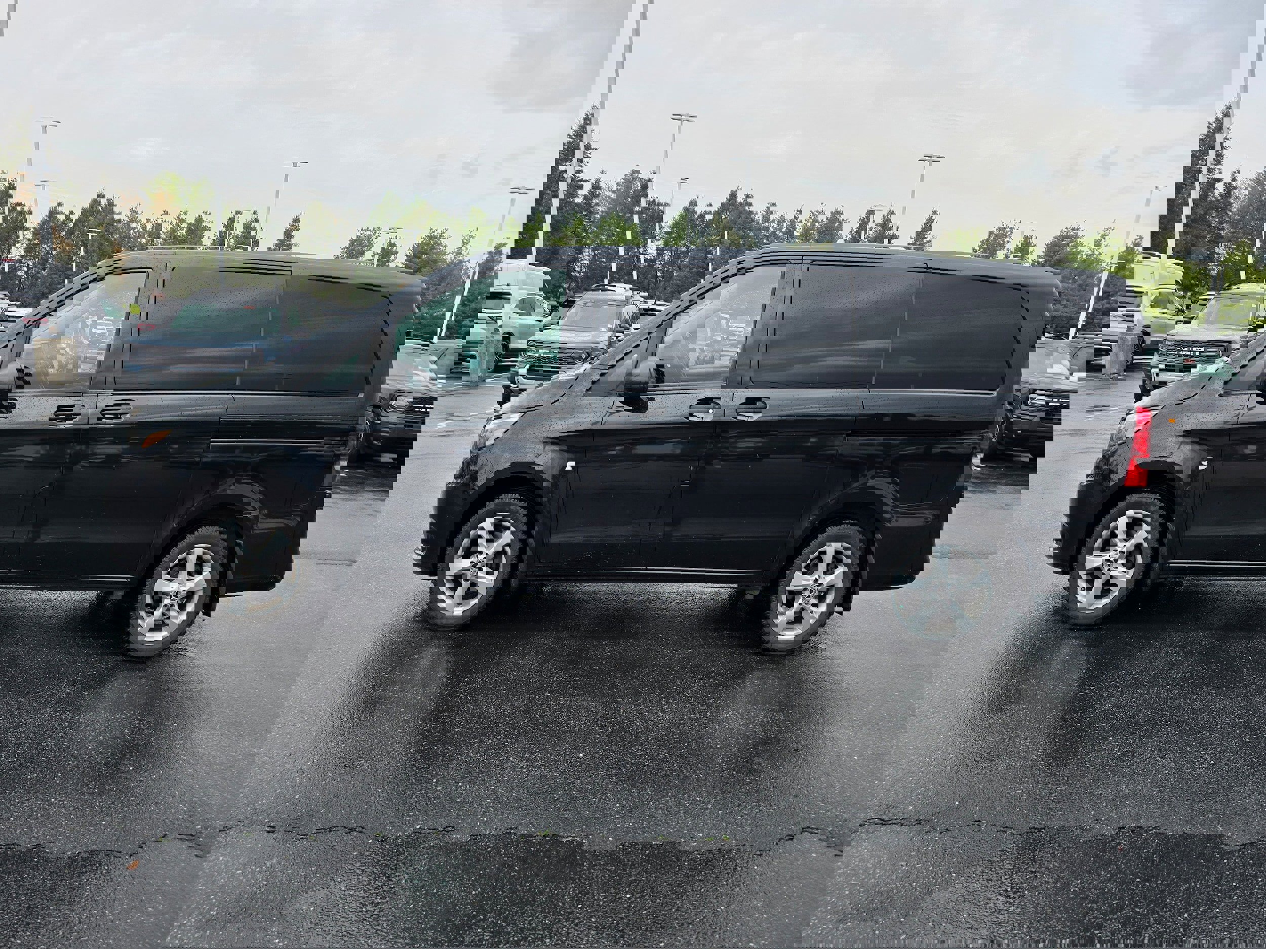 Used 2020 Mercedes-Benz Metris Passenger image 2