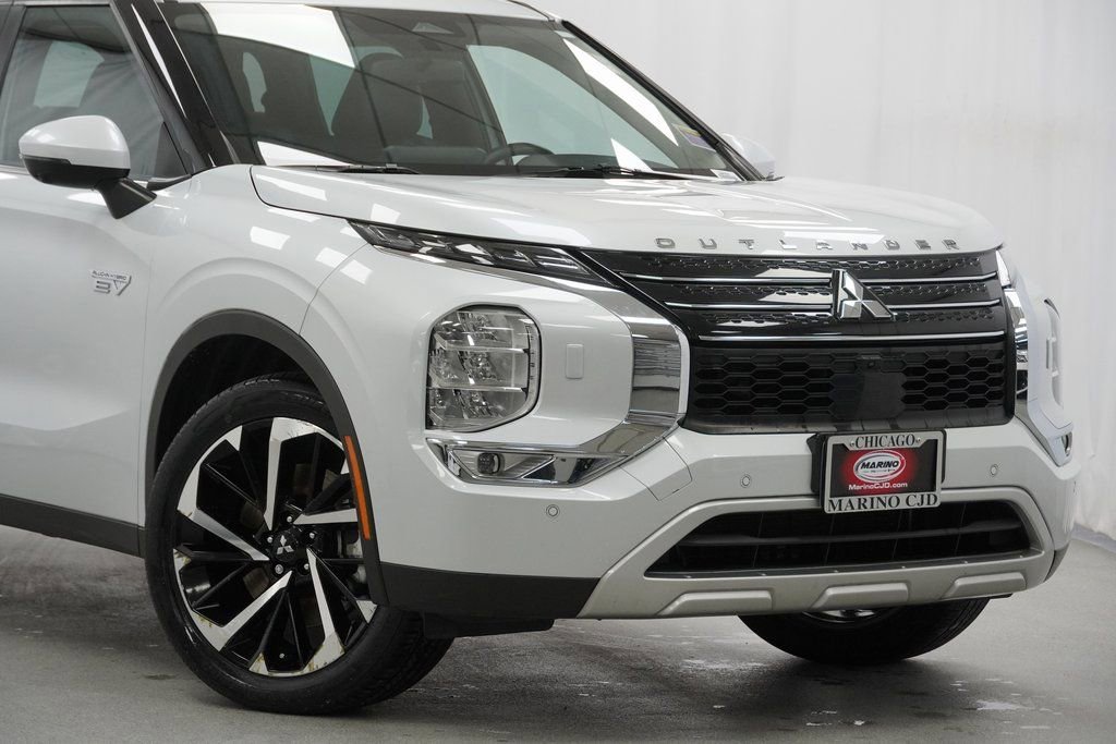 Used 2023 Mitsubishi Outlander SE image 5