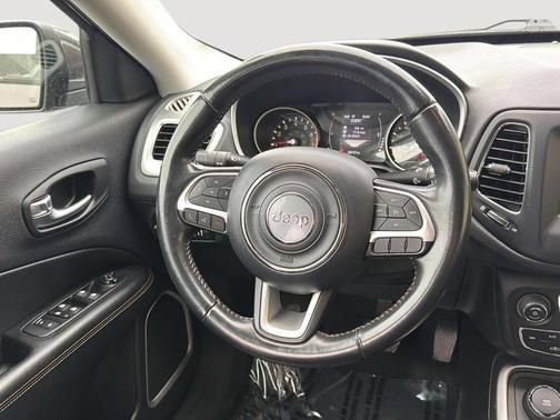Used 2020 Jeep Compass Latitude AWD/4WD image 11