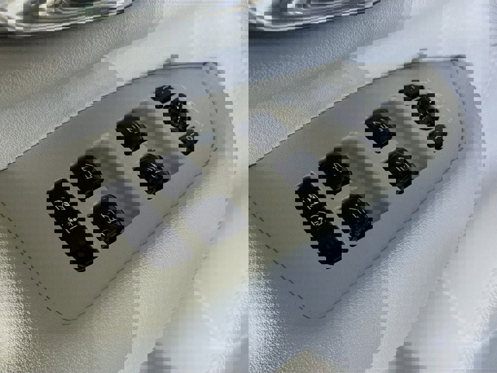 Certified 2023 Volvo XC90 B6 Ultimate w/ Protection Package Premier image 18