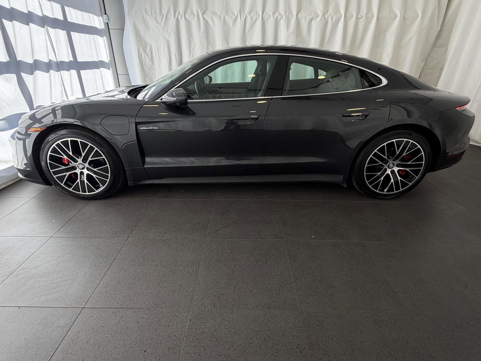 Used 2021 Porsche Taycan 4S image 2