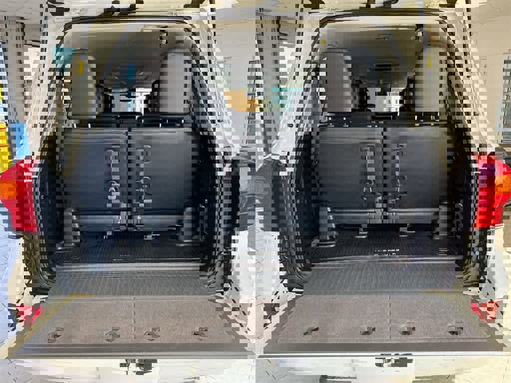 Used 2015 Toyota Land Cruiser image 37