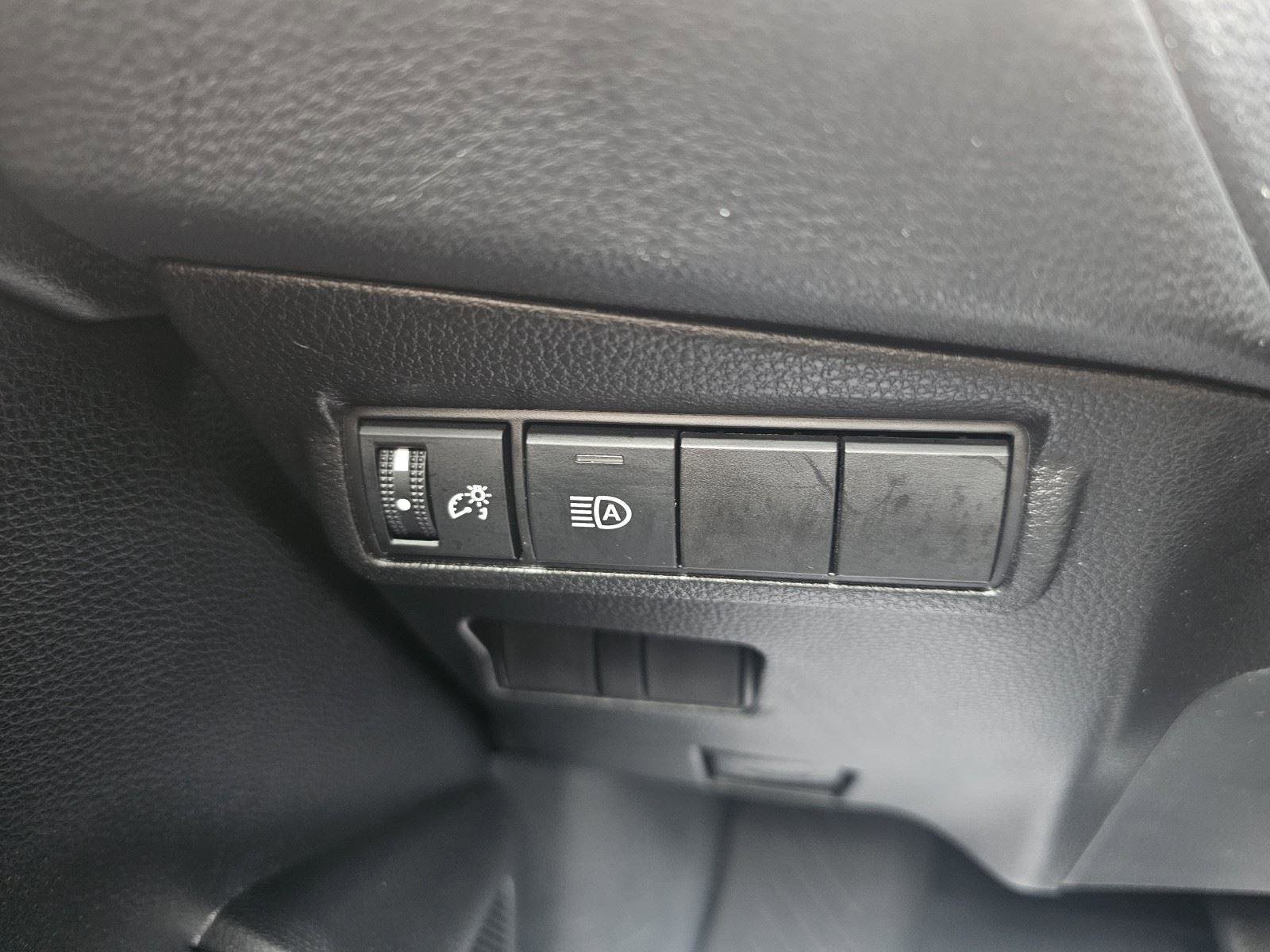 Used 2022 Toyota Corolla Cross LE image 47