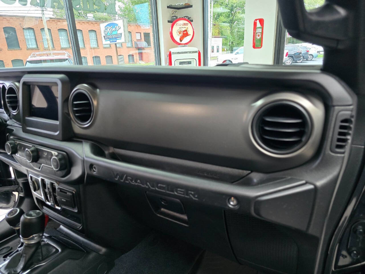 Used 2022 Jeep Wrangler Unlimited Sport image 33