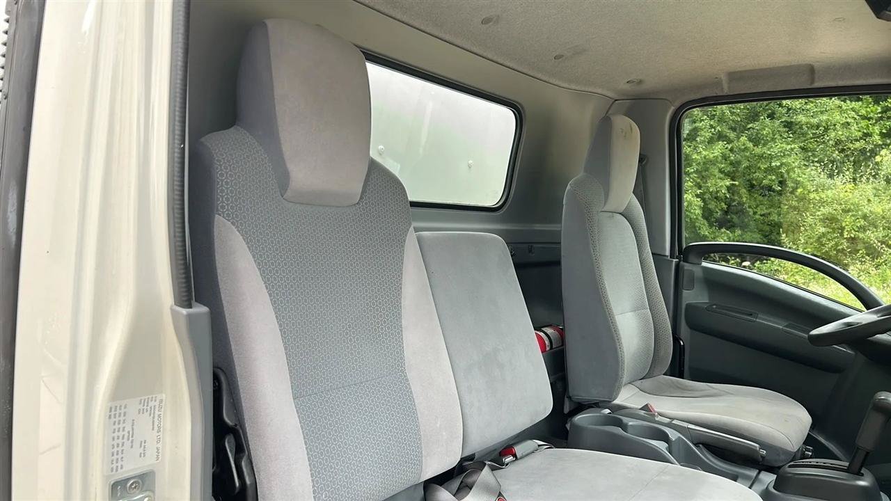 Used 2018 Isuzu NPR RWD image 43