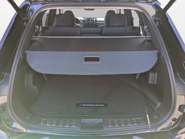 New 2026 Mitsubishi Outlander SE image 13