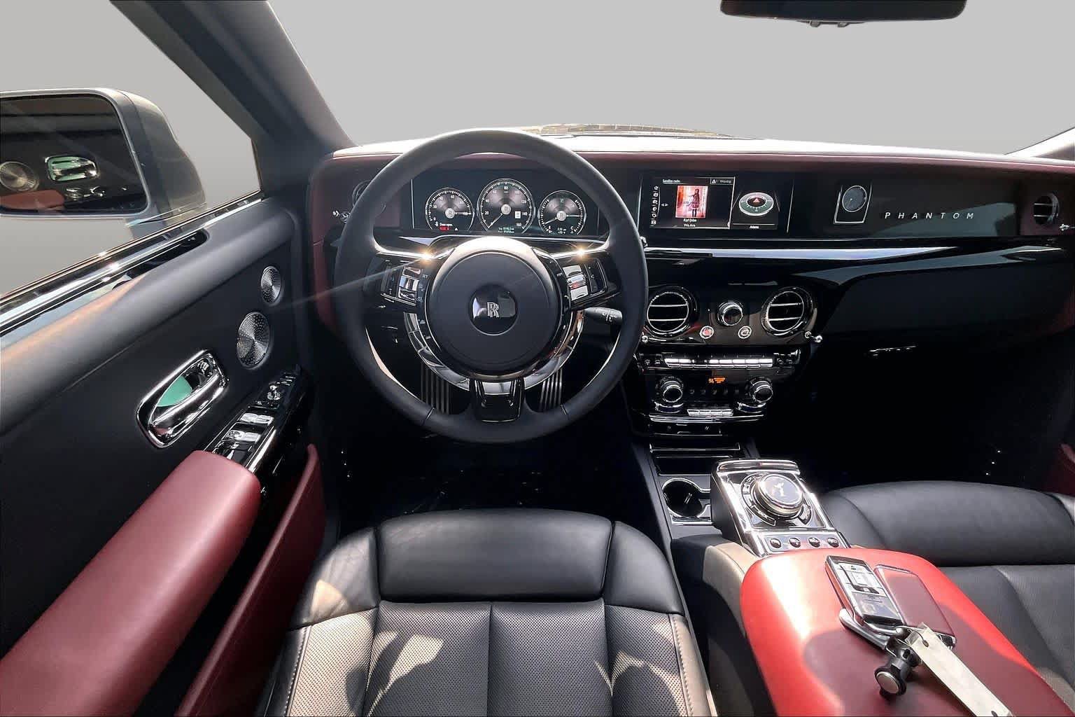 Used 2024 Rolls-Royce Phantom Sedan RWD image 6