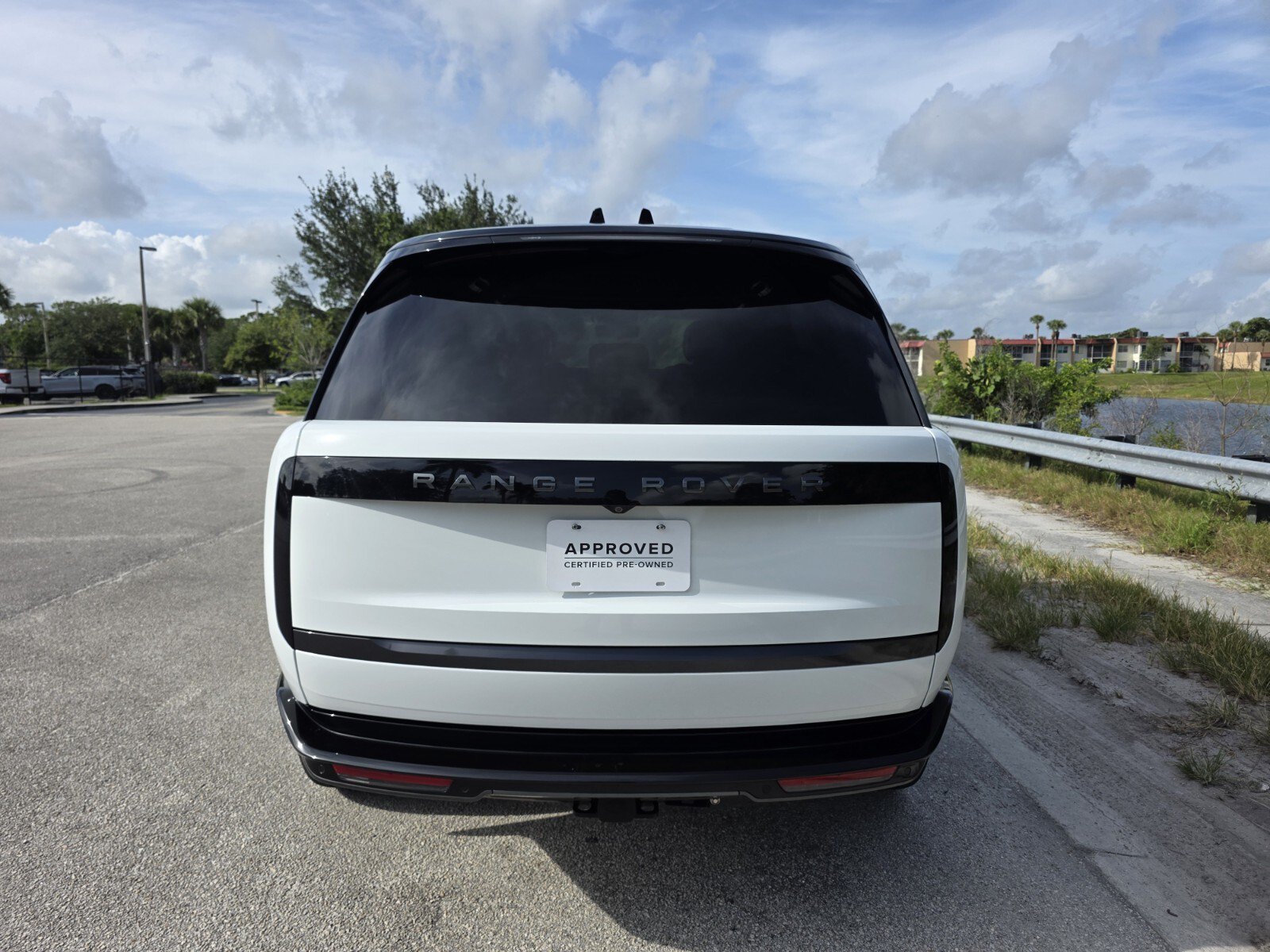 Certified 2025 Land Rover Range Rover SE AWD/4WD image 6