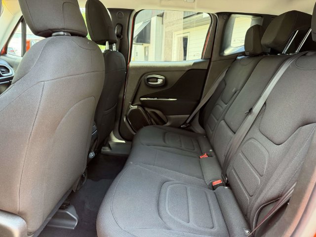 Used 2021 Jeep Renegade Latitude w/ Convenience Group AWD/4WD image 15