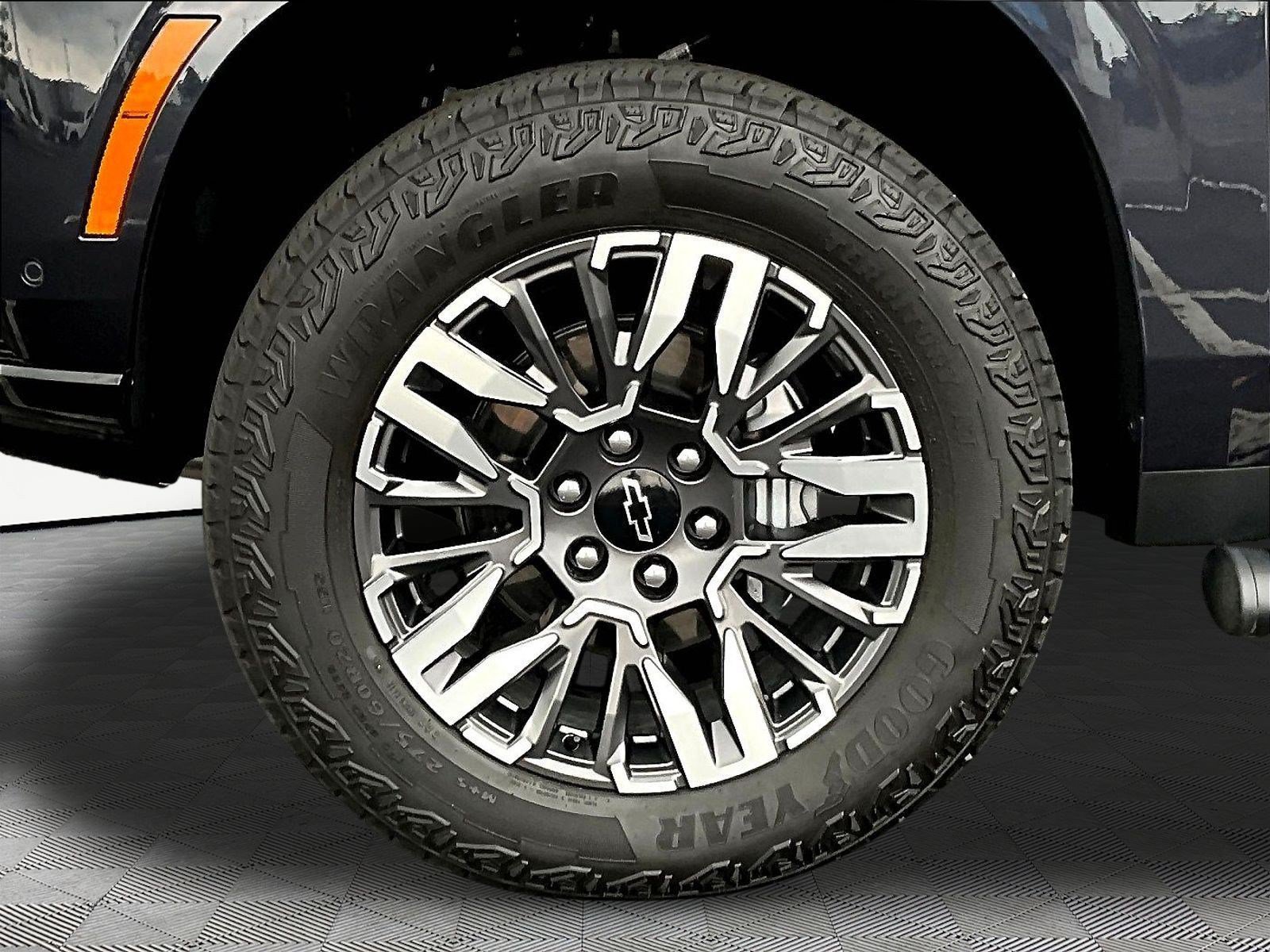 Used 2026 Chevrolet Tahoe Z71 w/ Comfort Package AWD/4WD image 35