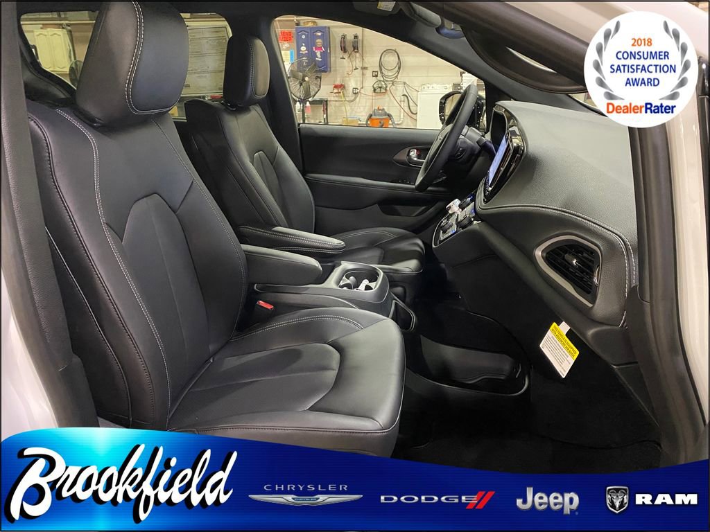New 2026 Chrysler Pacifica Select image 24