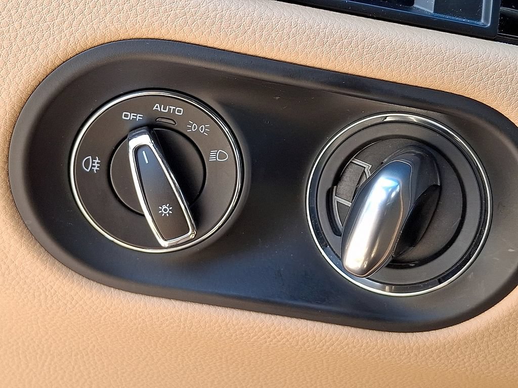 Used 2019 Porsche Macan AWD/4WD image 24