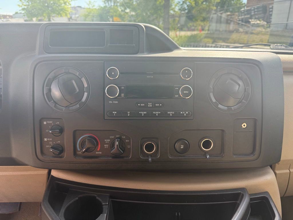 Used 2013 Ford E-350 and Econoline 350 XLT RWD image 17