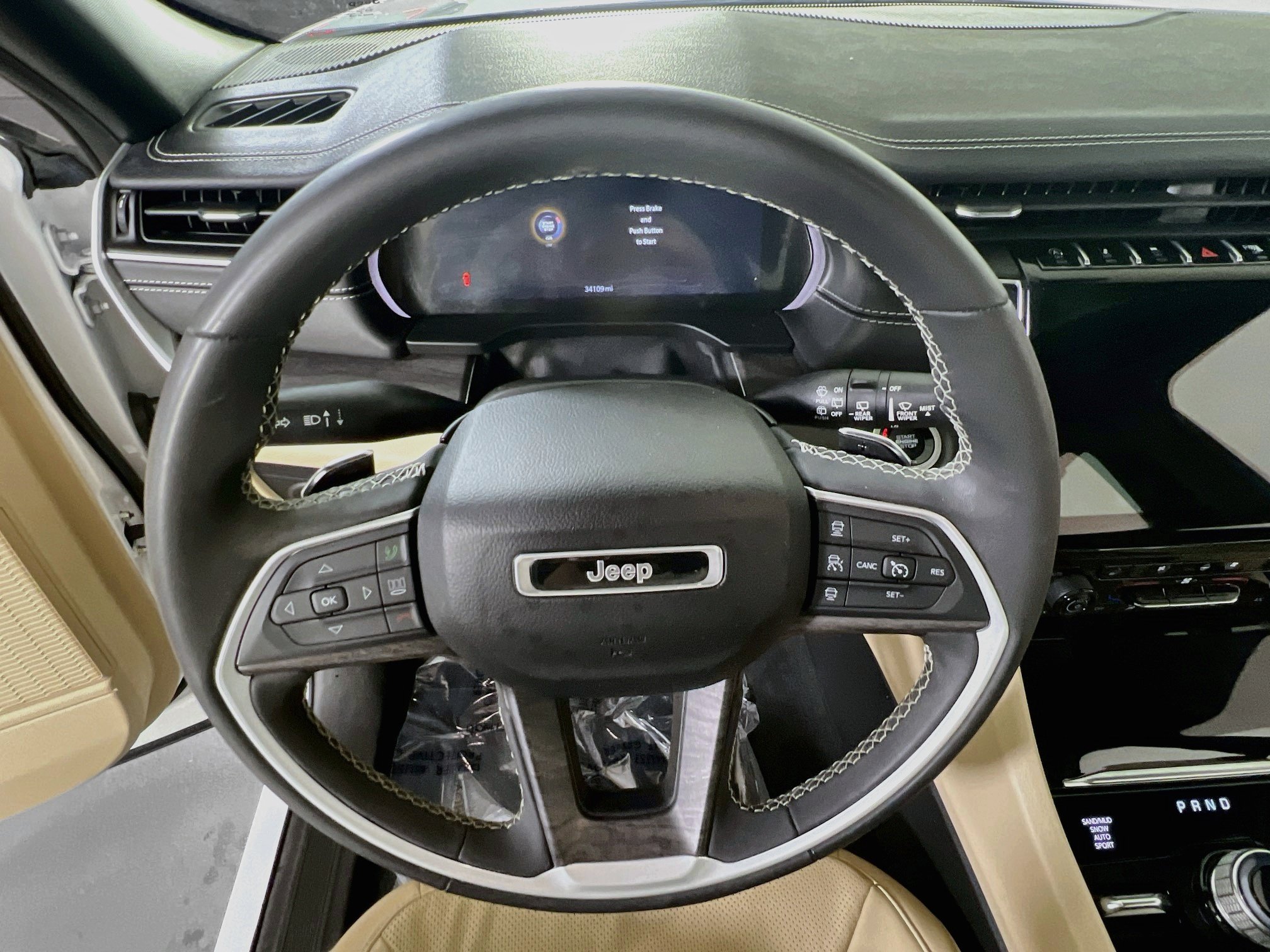 Used 2023 Jeep Grand Cherokee Limited w/ Luxury Tech Group II AWD/4WD image 11