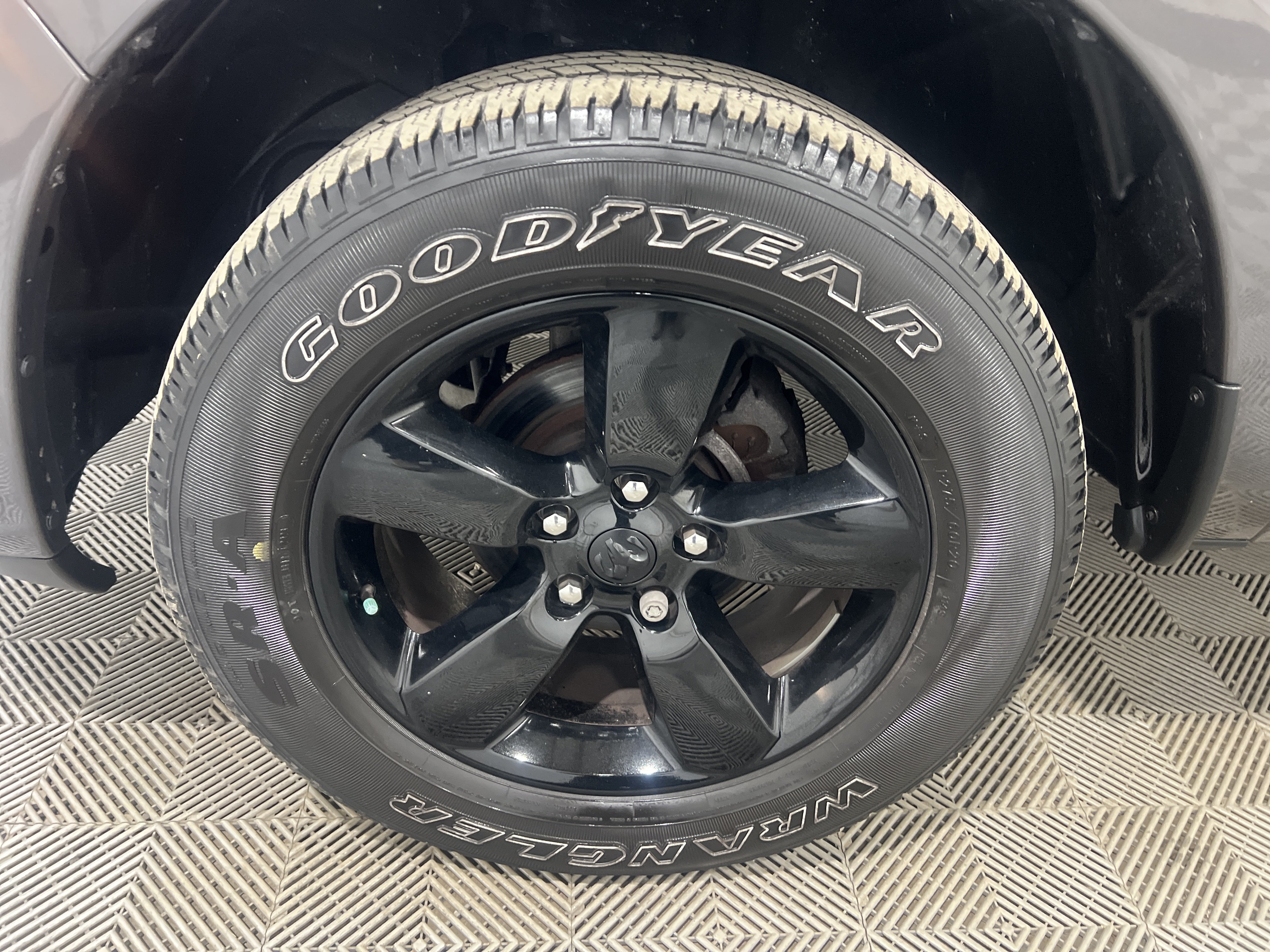 Used 2023 RAM 1500 Express w/ Wheel & Sound Group AWD/4WD image 5