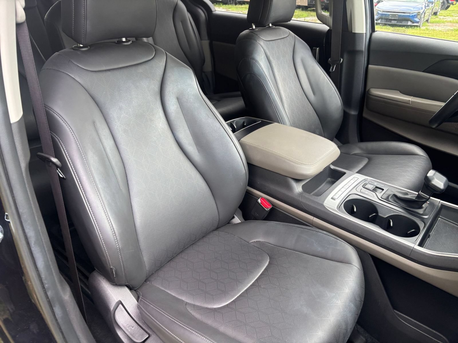Used 2026 Kia Carnival FWD image 38
