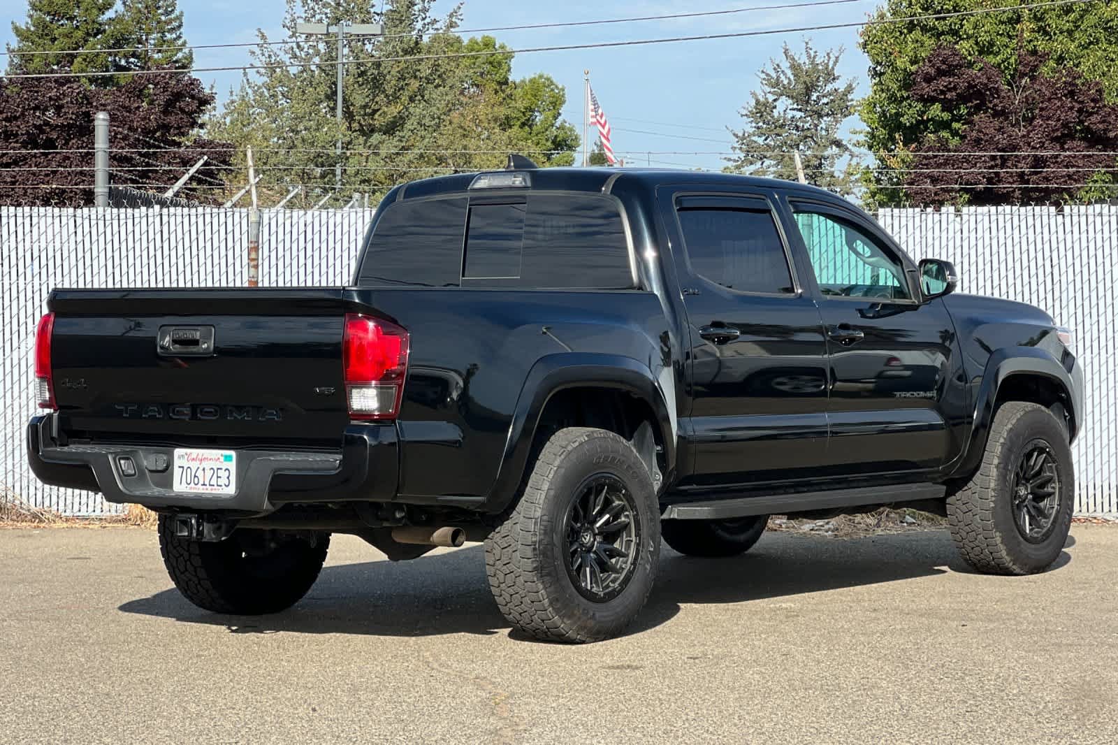 Used 2021 Toyota Tacoma SR5 w/ Technology Package AWD/4WD image 3