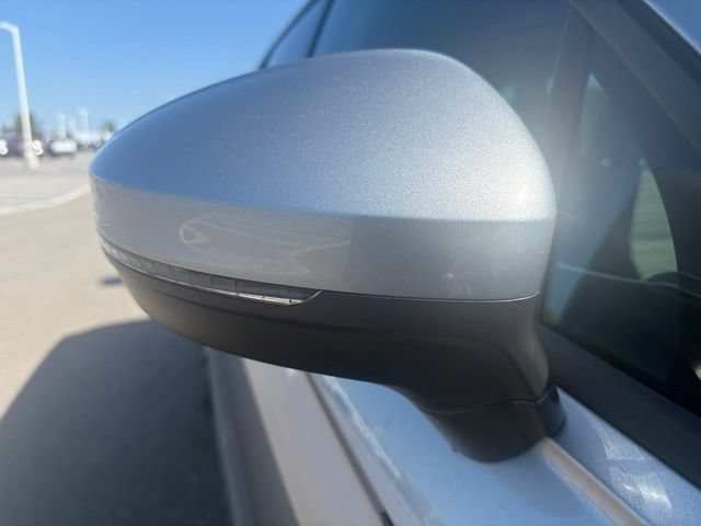 Used 2022 Volkswagen Tiguan S FWD image 5