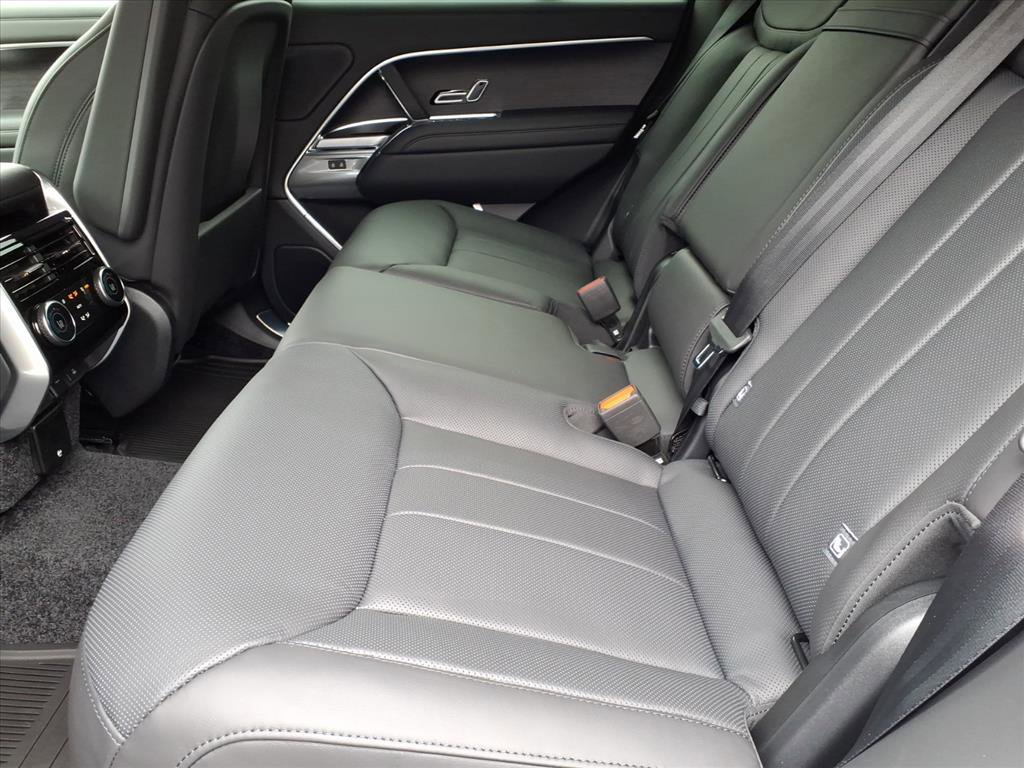 New 2026 Land Rover Range Rover SE image 5