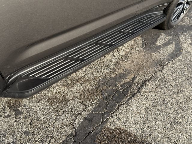 Used 2023 Lexus LX 600 4WD w/ Appearance Package image 10