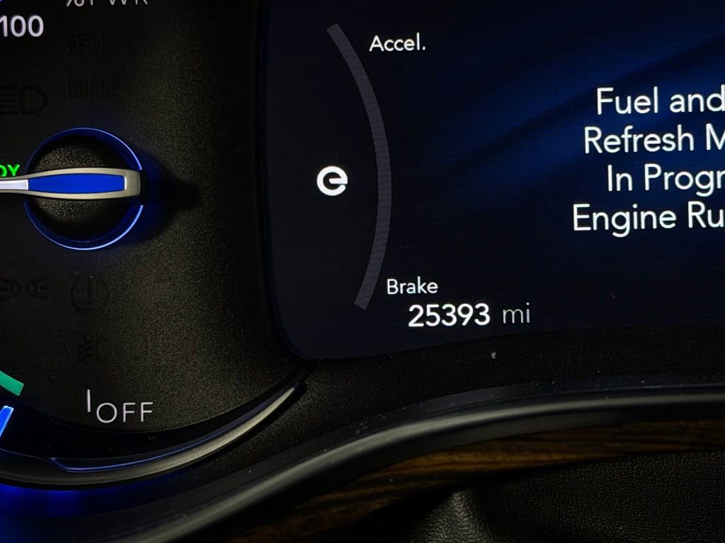 Used 2023 Chrysler Pacifica Pinnacle FWD image 29
