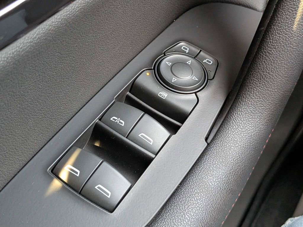 Used 2019 Chevrolet Blazer RS w/ Sun and Wheels Package AWD/4WD image 29