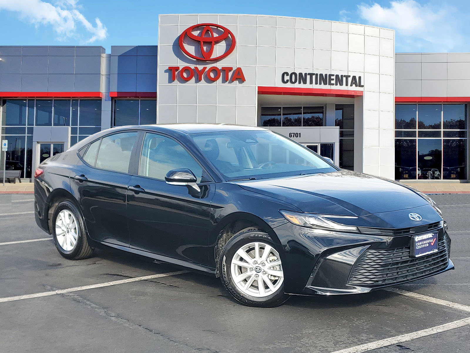 Used 2026 Toyota Camry LE image 2