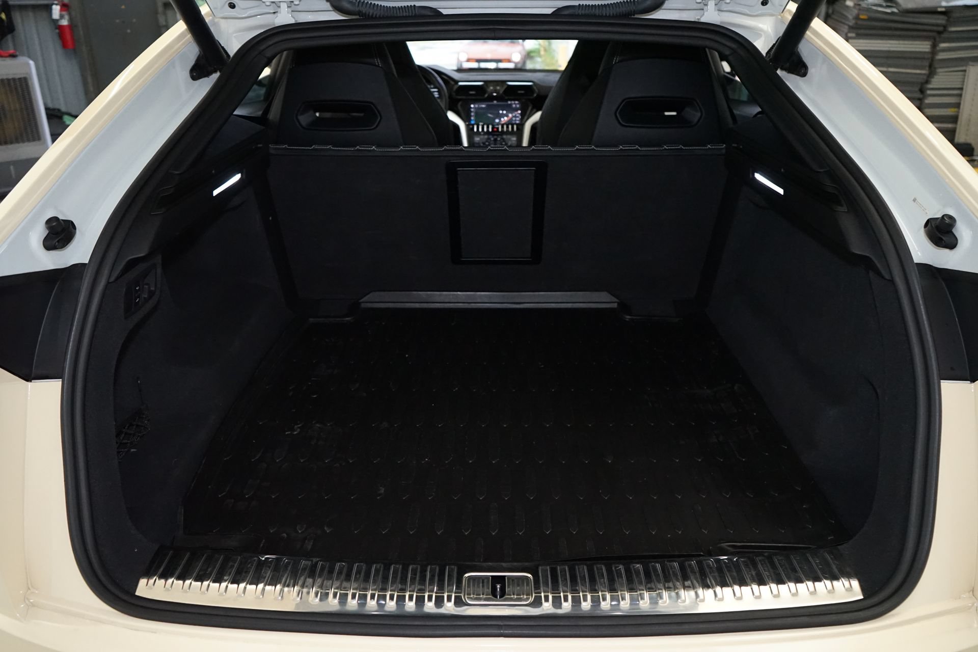 Used 2019 Lamborghini Urus AWD/4WD image 29
