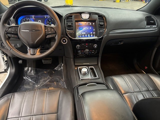 Used 2015 Chrysler 300 S image 9