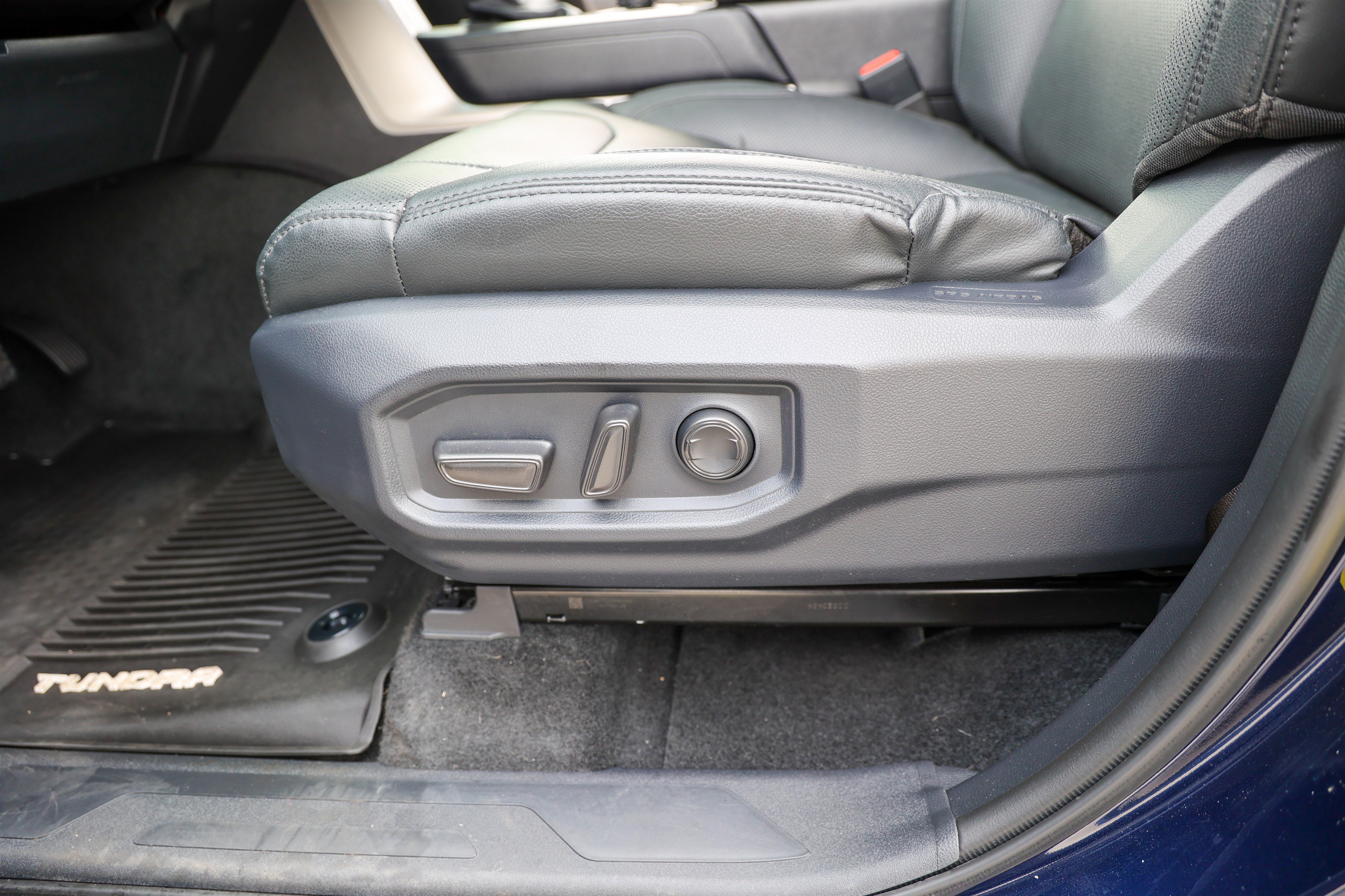Used 2024 Toyota Tundra SR5 w/ SR5 Premium Package AWD/4WD image 41