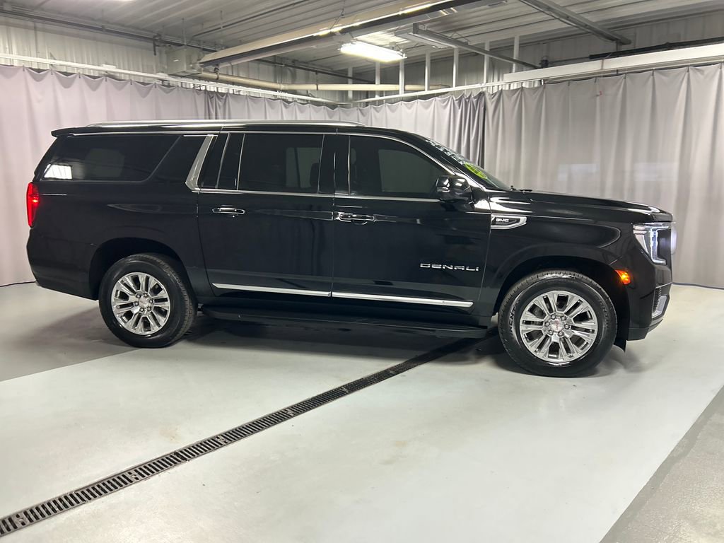Used 2024 GMC Yukon XL Denali AWD/4WD image 8