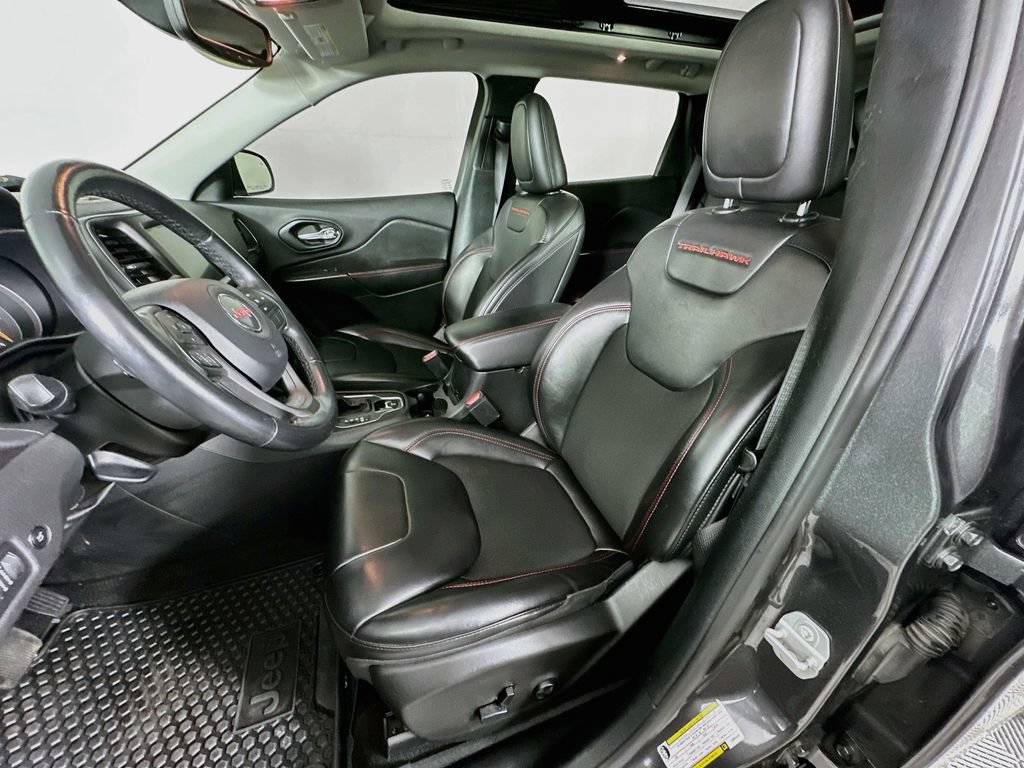 Used 2020 Jeep Cherokee Trailhawk w/ Comfort/Convenience Group AWD/4WD image 29
