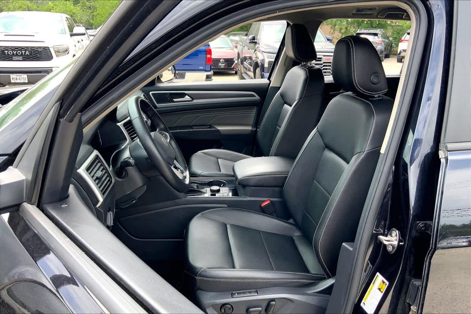 Used 2023 Volkswagen Atlas SEL R-Line AWD/4WD image 8