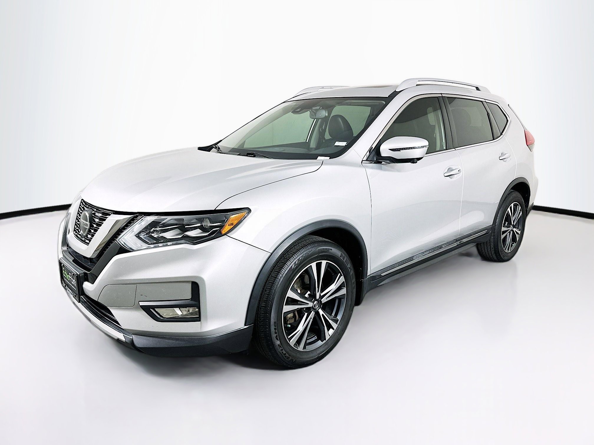 Used 2018 Nissan Rogue SL w/ Premium Package image 3