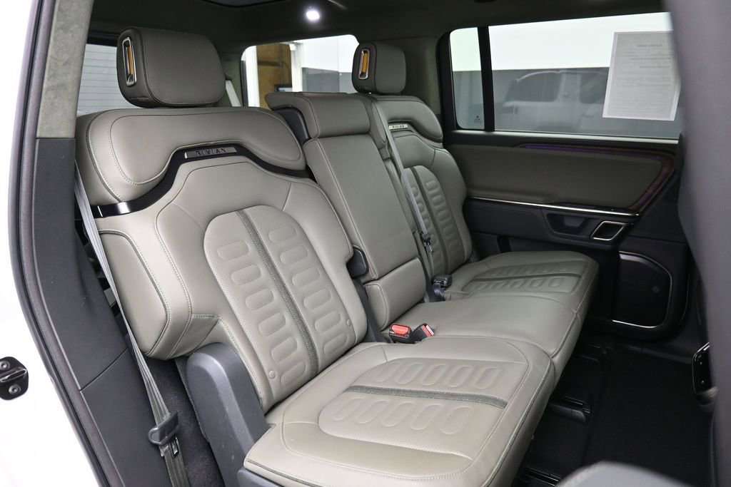 Used 2024 Rivian R1S Adventure AWD/4WD image 25
