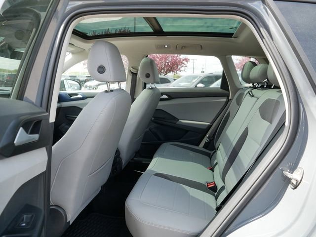 Certified 2023 Volkswagen Taos SE w/ Panoramic Sunroof Package AWD/4WD image 17
