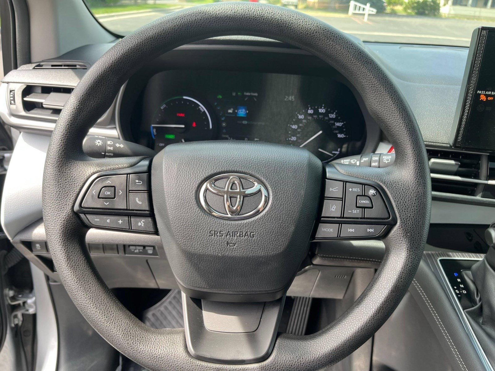 Used 2025 Toyota Sienna LE w/ LE Plus Package AWD/4WD image 18
