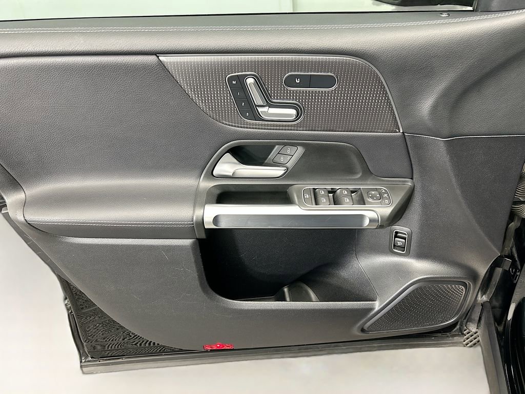 Used 2021 Mercedes-Benz GLB 250 4MATIC image 22