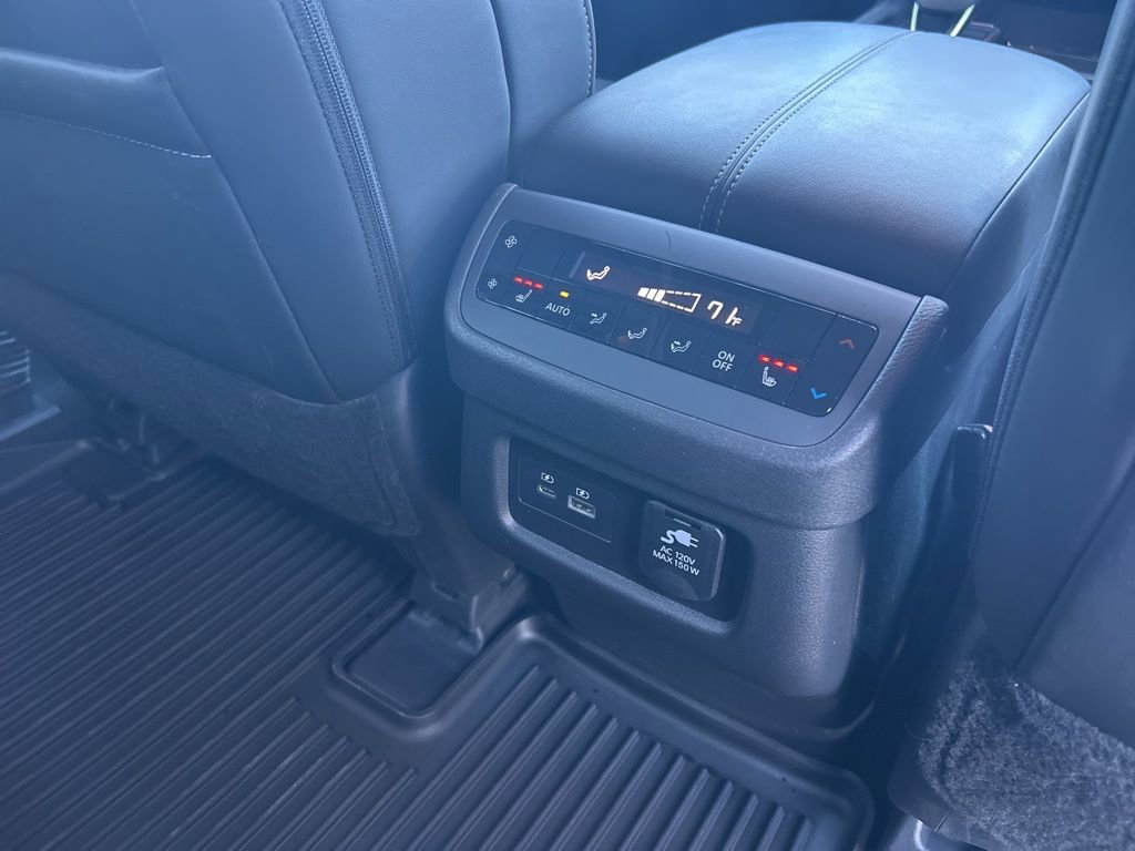 Used 2024 Nissan Pathfinder Platinum image 31