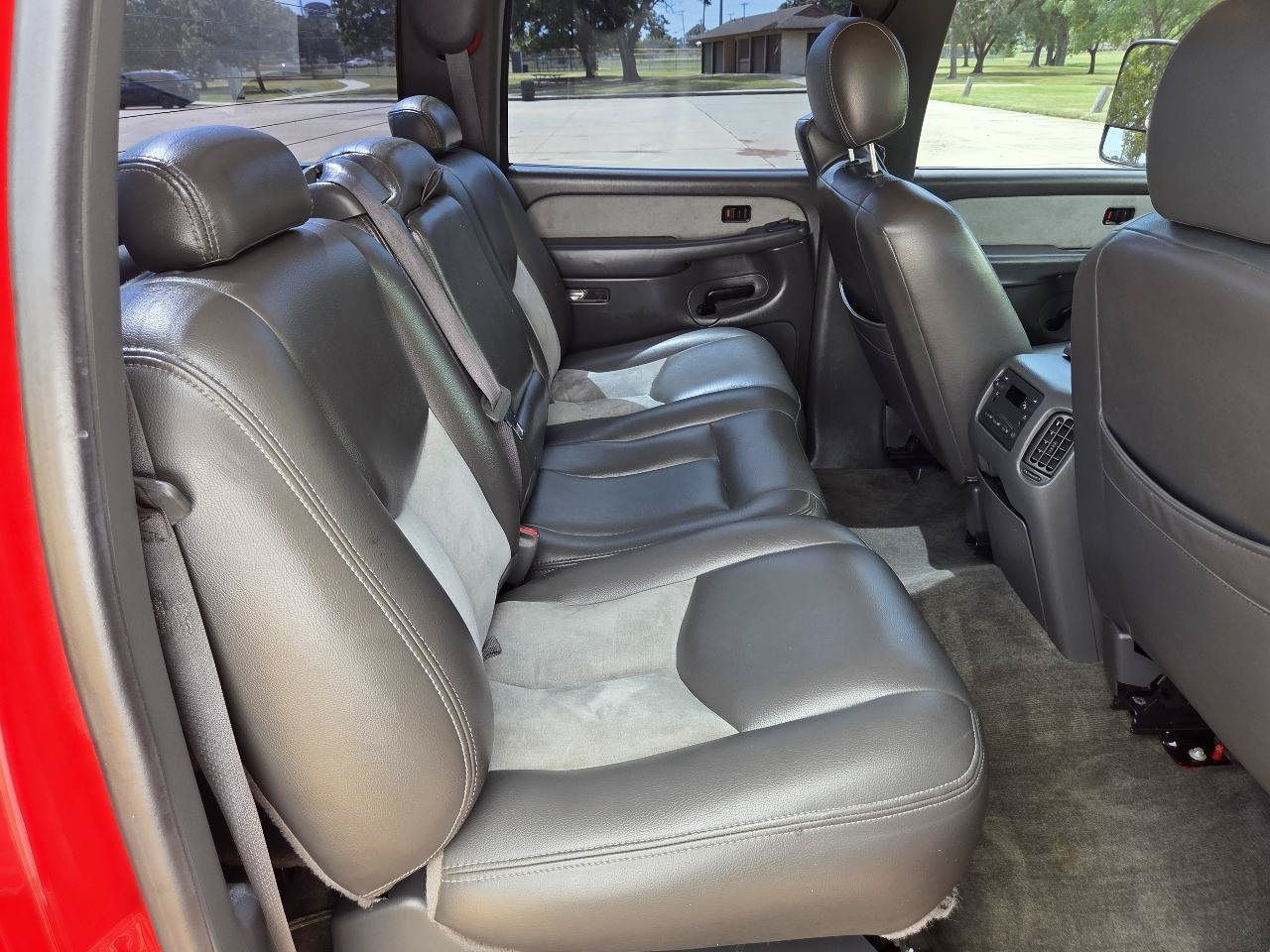 Used 2005 Chevrolet Silverado 3500 LS w/ Heavy-Duty Power Package AWD/4WD image 10