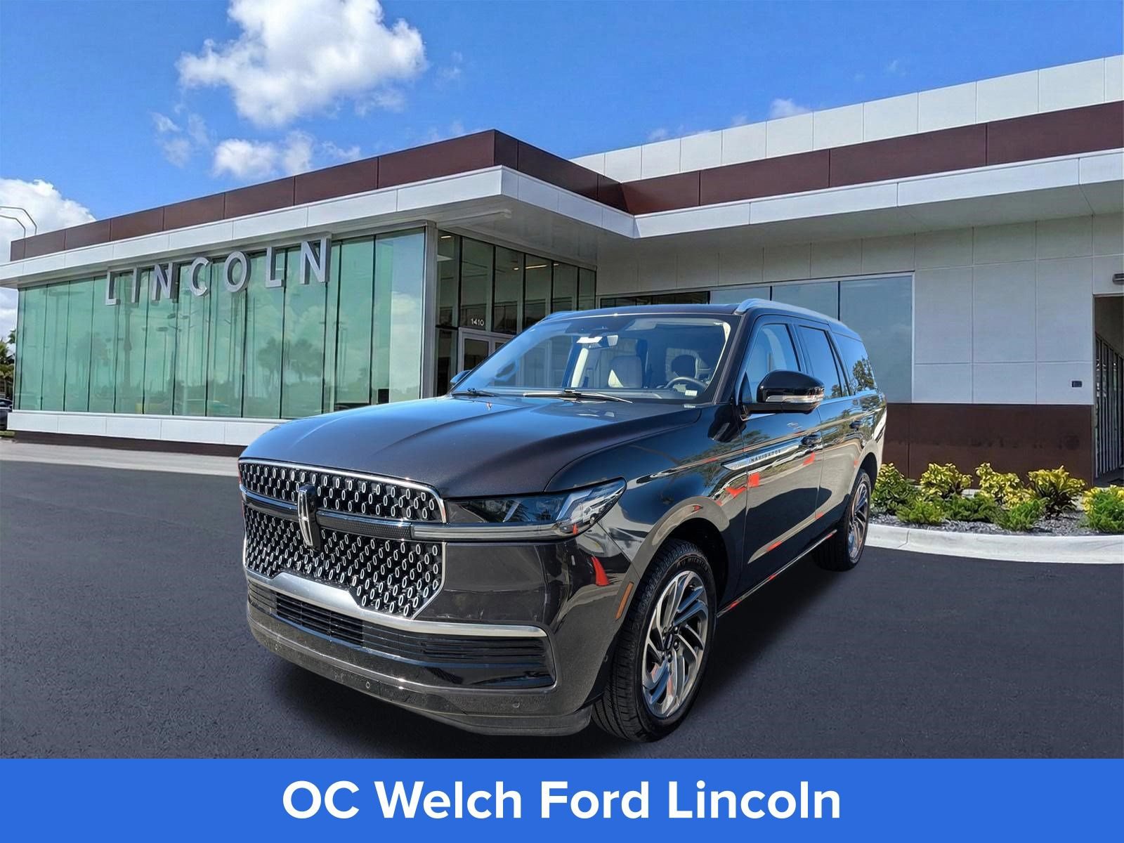 Certified 2025 Lincoln Navigator Reserve AWD/4WD image 9