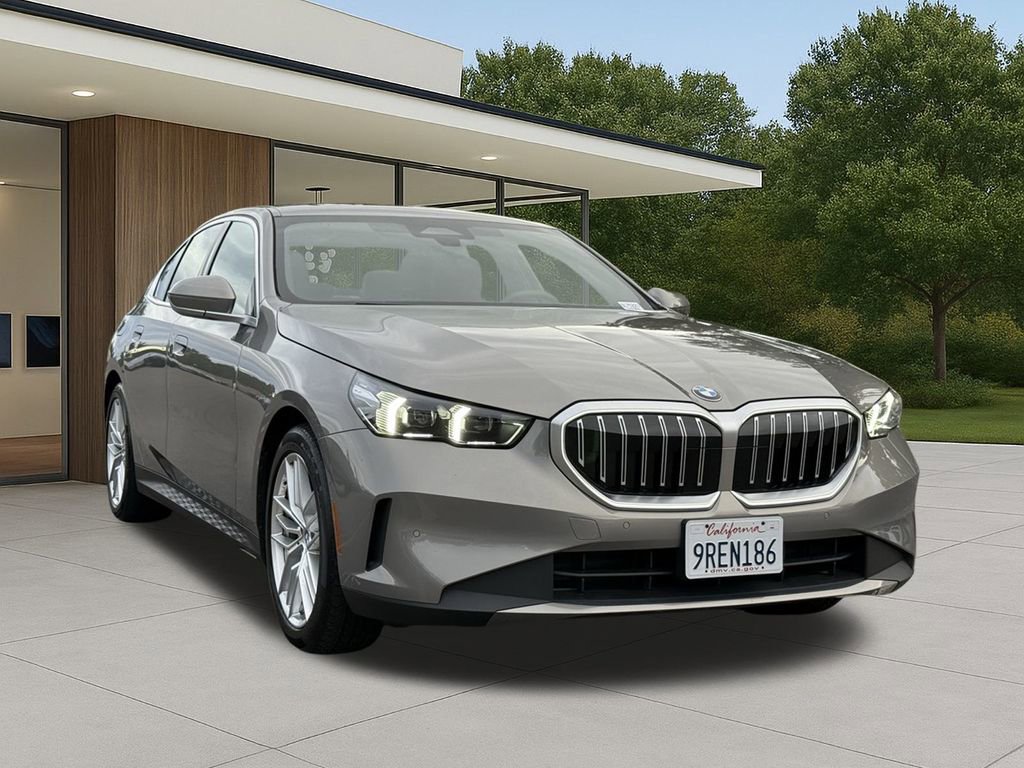 Used 2025 BMW 530i image 4