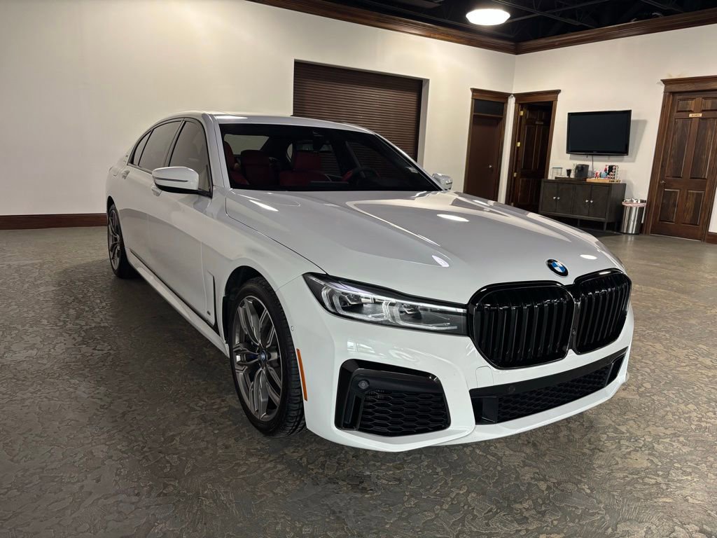 Used 2022 BMW M760i xDrive image 4
