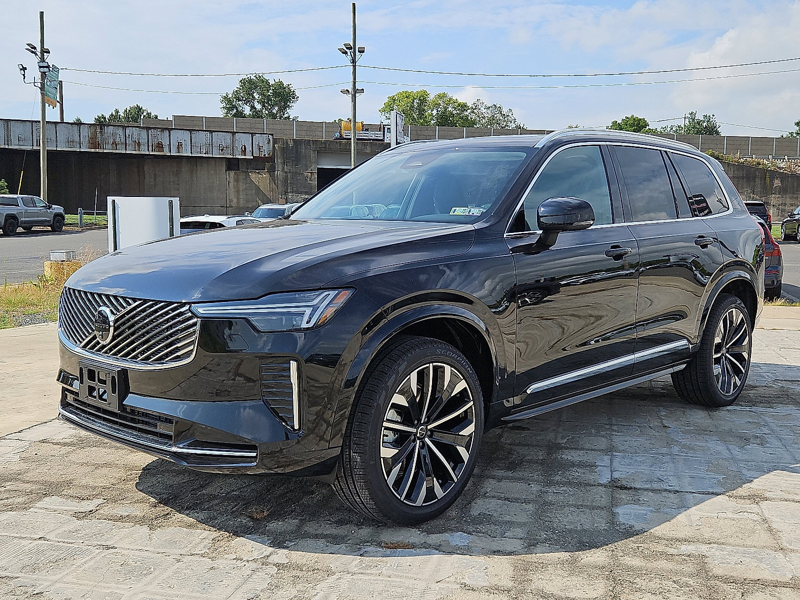 New 2026 Volvo XC90 B6 Plus w/ Protection Package Premier image 3