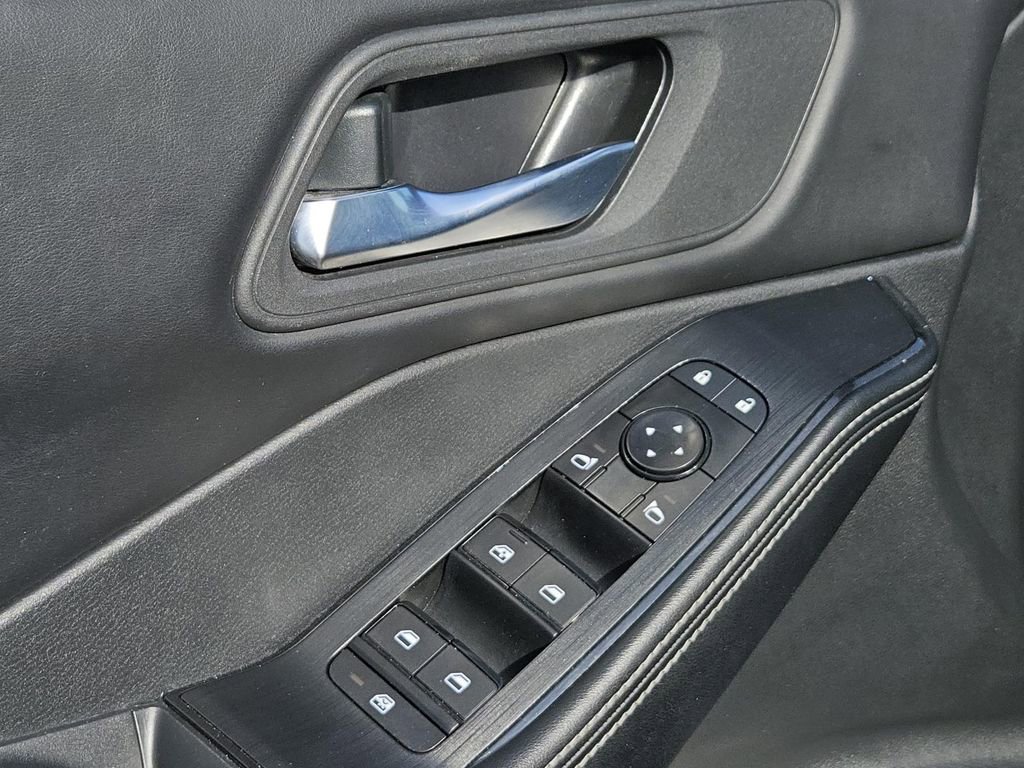 Used 2024 Nissan Rogue SV image 25