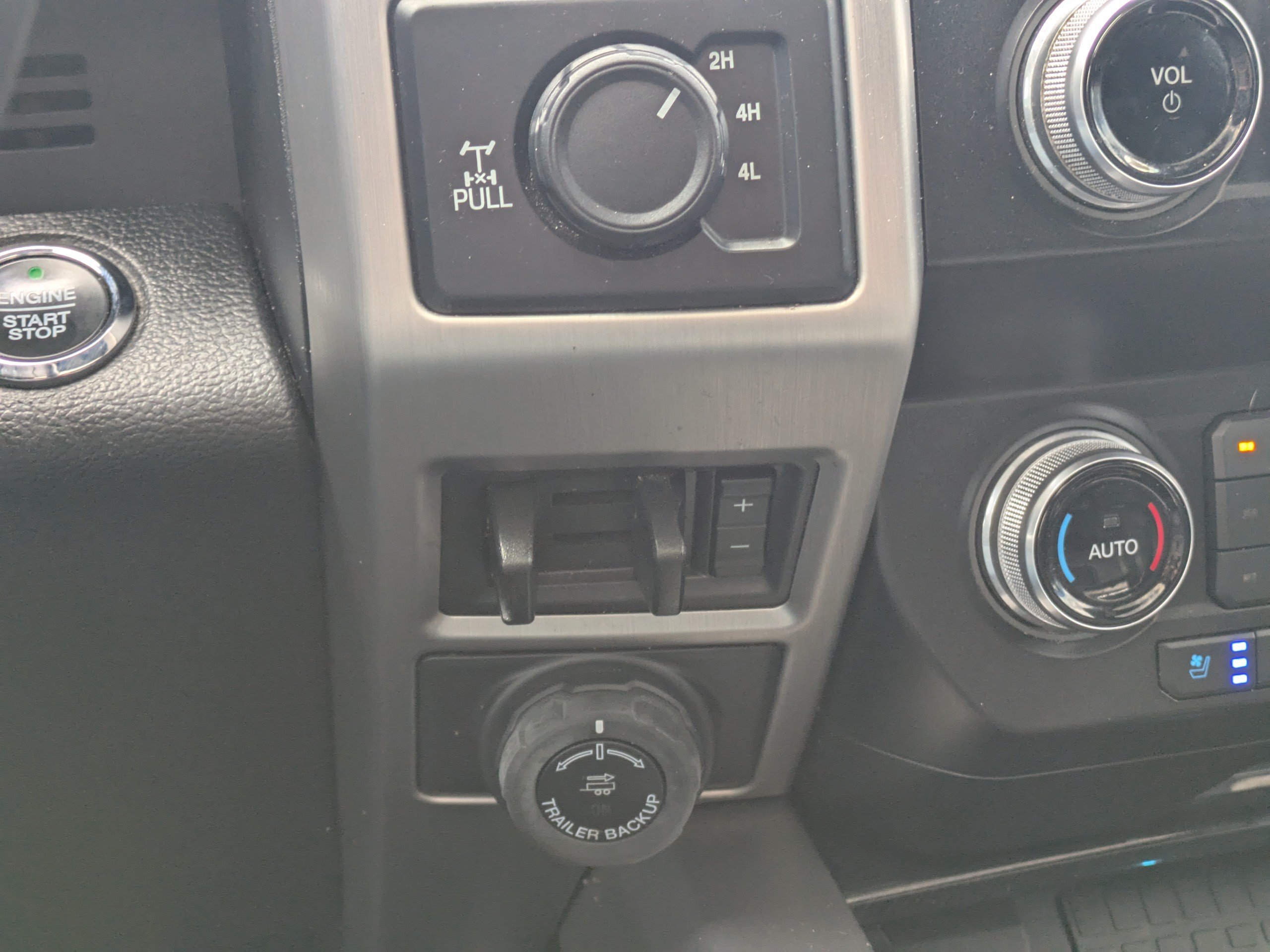 Used 2021 Ford F250 Platinum w/ FX4 Off-Road Package AWD/4WD image 29